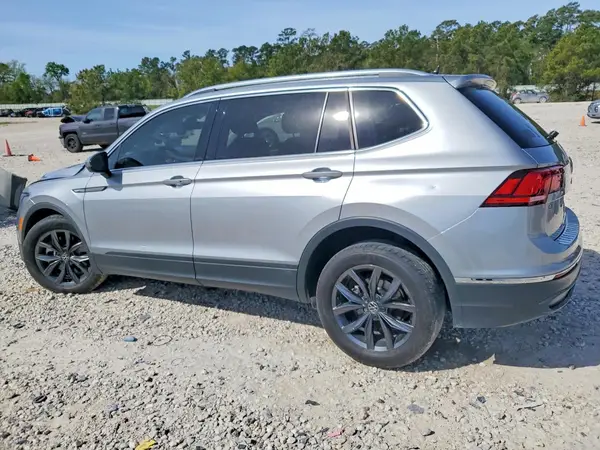 3VV3B7AX1PM064780 2023 VOLKSWAGEN TIGUAN - Image 2