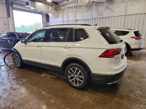3VV3B7AX2JM005518 2018 VOLKSWAGEN TIGUAN - Image 2