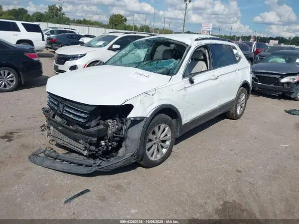 3VV3B7AX2JM007771 2018 VOLKSWAGEN TIGUAN - Image 2