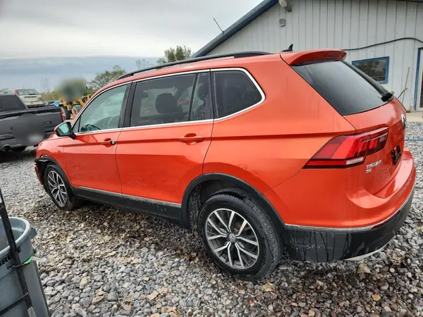 3VV3B7AX2JM007950 2018 VOLKSWAGEN TIGUAN - Image 2