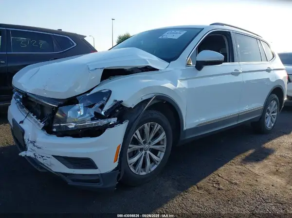 3VV3B7AX2JM020181 2018 VOLKSWAGEN TIGUAN - Image 2