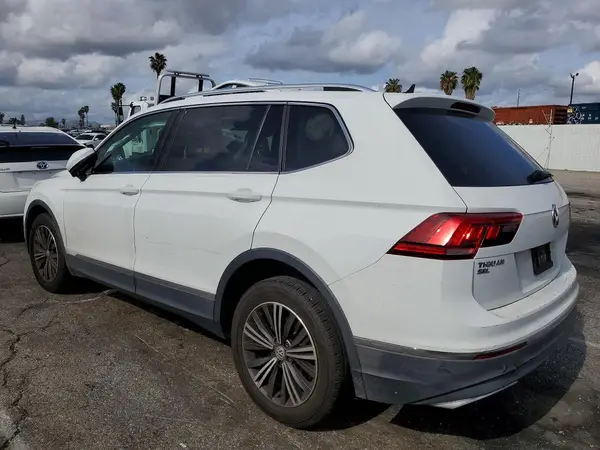 3VV3B7AX2JM020746 2018 VOLKSWAGEN TIGUAN - Image 2