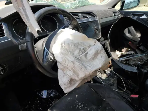 3VV3B7AX2JM037515 2018 VOLKSWAGEN TIGUAN - Image 8