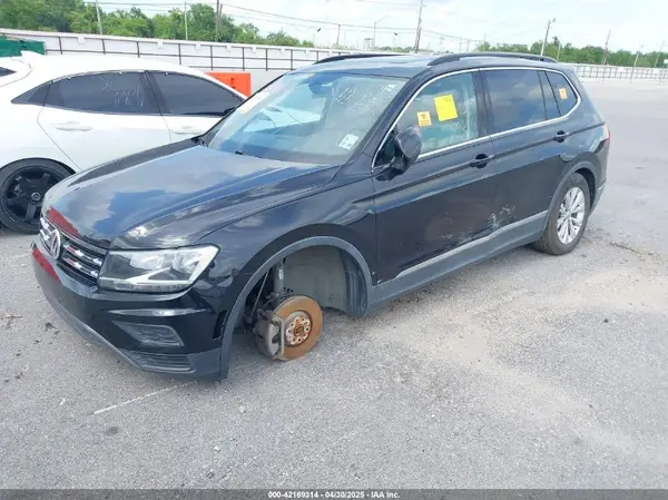 3VV3B7AX2JM049650 2018 VOLKSWAGEN TIGUAN - Image 2