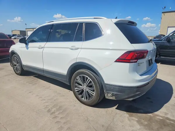 3VV3B7AX2JM061054 2018 VOLKSWAGEN TIGUAN - Image 2