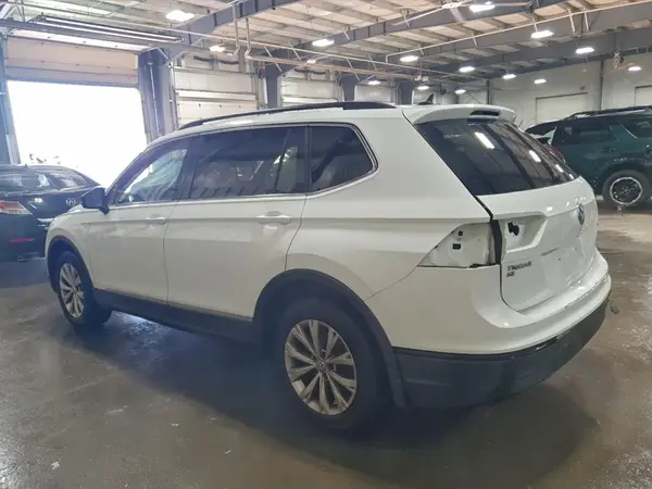 3VV3B7AX2JM061412 2018 VOLKSWAGEN TIGUAN - Image 2