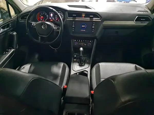 3VV3B7AX2JM061412 2018 VOLKSWAGEN TIGUAN - Image 8
