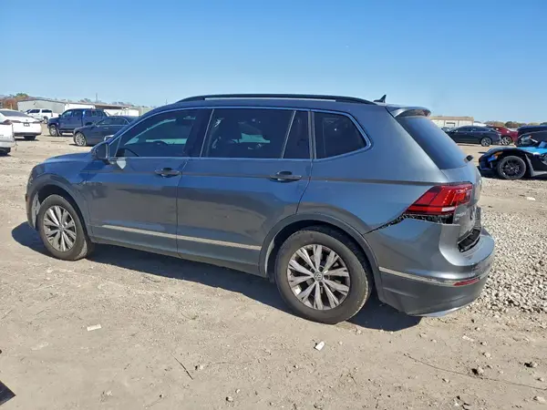 3VV3B7AX2JM070949 2018 VOLKSWAGEN TIGUAN - Image 2