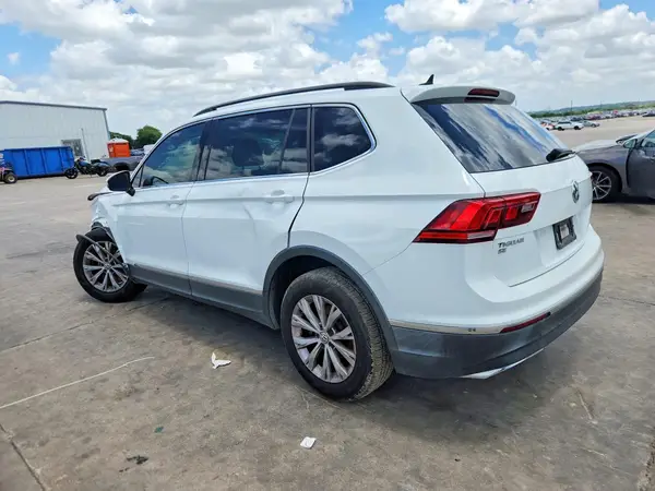 3VV3B7AX2JM074421 2018 VOLKSWAGEN TIGUAN - Image 2