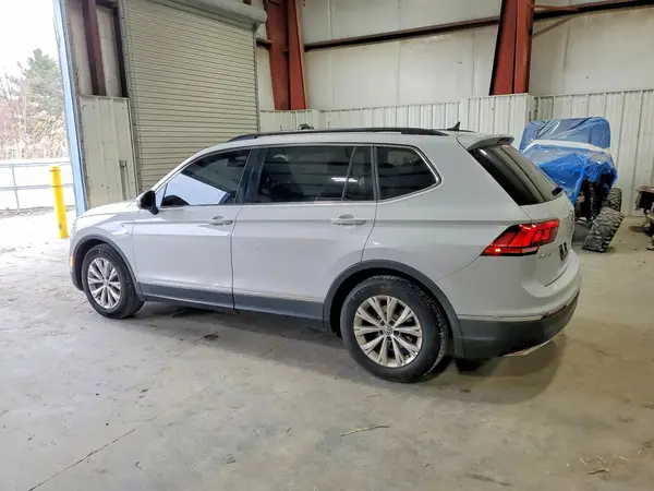 3VV3B7AX2JM083829 2018 VOLKSWAGEN TIGUAN - Image 2