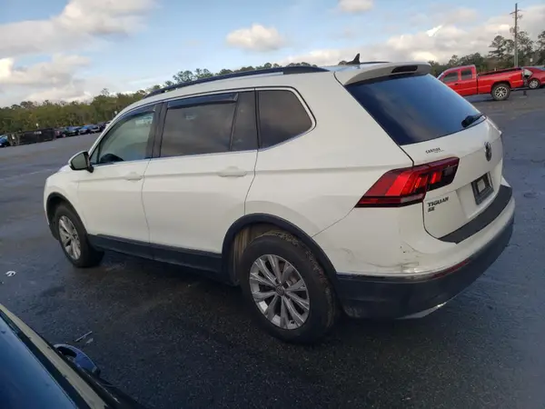 3VV3B7AX2JM105067 2018 VOLKSWAGEN TIGUAN - Image 2