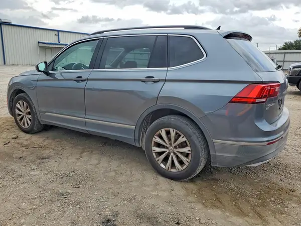 3VV3B7AX2JM119793 2018 VOLKSWAGEN TIGUAN - Image 2