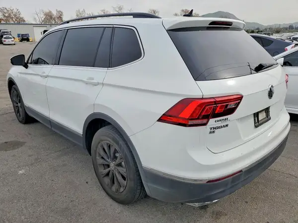 3VV3B7AX2JM129921 2018 VOLKSWAGEN TIGUAN - Image 2