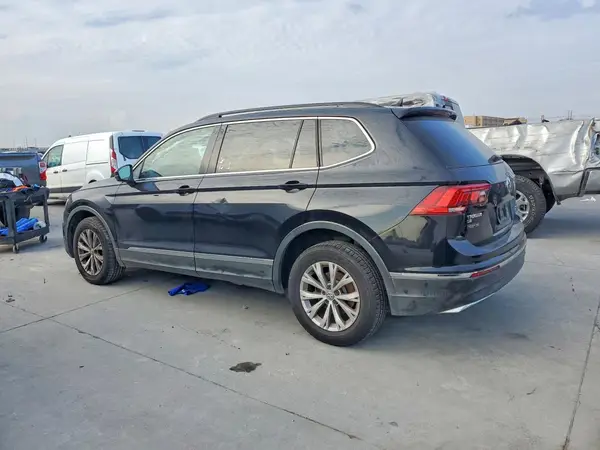 3VV3B7AX2JM139963 2018 VOLKSWAGEN TIGUAN - Image 2