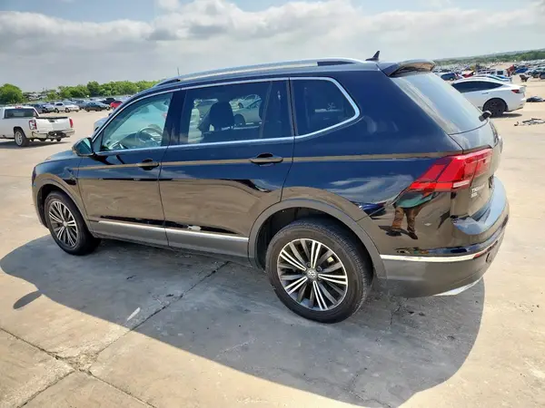 3VV3B7AX2JM159467 2018 VOLKSWAGEN TIGUAN - Image 2