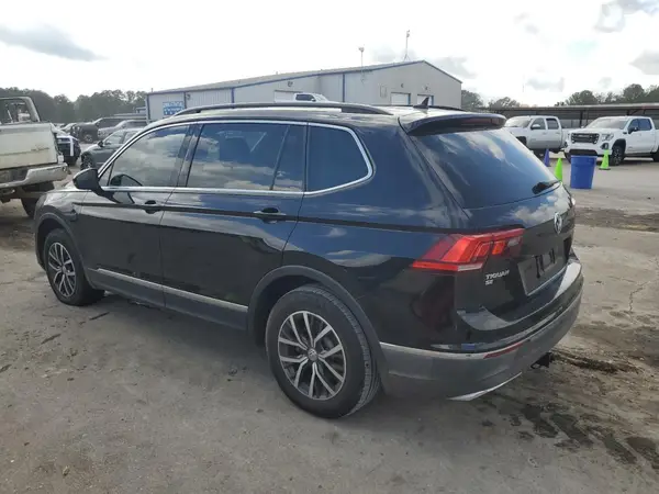3VV3B7AX2JM191402 2018 VOLKSWAGEN TIGUAN - Image 2