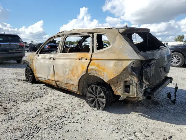 3VV3B7AX2JM211339 2018 VOLKSWAGEN TIGUAN - Image 2