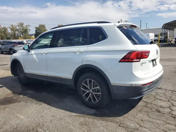 3VV3B7AX2JM216007 2018 VOLKSWAGEN TIGUAN - Image 2