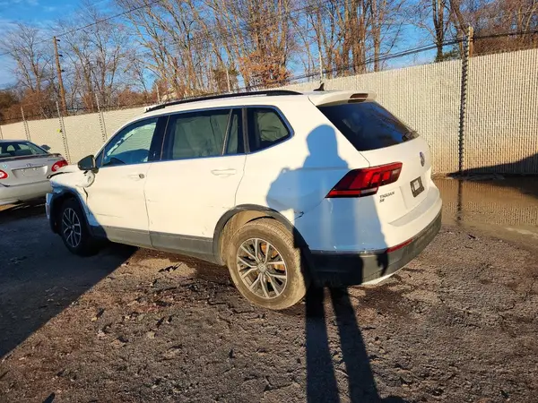 3VV3B7AX2LM018563 2020 VOLKSWAGEN TIGUAN - Image 2