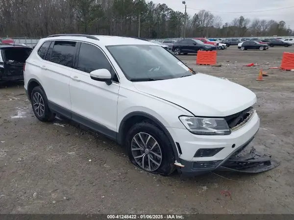 3VV3B7AX2LM055418 2020 VOLKSWAGEN TIGUAN - Image 1