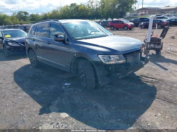 3VV3B7AX2MM145993 2021 VOLKSWAGEN TIGUAN - Image 1
