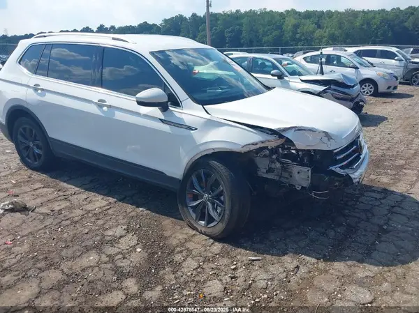 3VV3B7AX2NM042400 2022 VOLKSWAGEN TIGUAN - Image 1