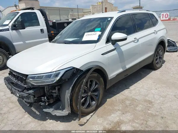 3VV3B7AX2PM036888 2023 VOLKSWAGEN TIGUAN - Image 2