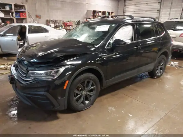 3VV3B7AX2PM095133 2023 VOLKSWAGEN TIGUAN - Image 2