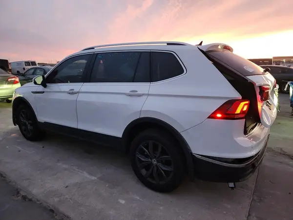 3VV3B7AX2RM001108 2024 VOLKSWAGEN TIGUAN - Image 2