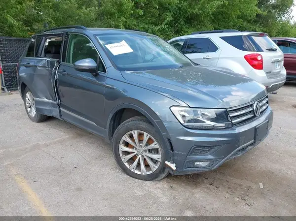 3VV3B7AX3JM010727 2018 VOLKSWAGEN TIGUAN - Image 1