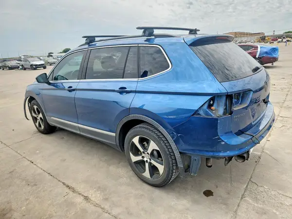 3VV3B7AX3JM013336 2018 VOLKSWAGEN TIGUAN - Image 2