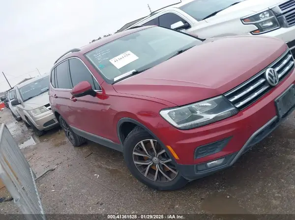3VV3B7AX3JM020755 2018 VOLKSWAGEN TIGUAN - Image 1