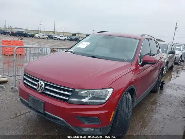 3VV3B7AX3JM020755 2018 VOLKSWAGEN TIGUAN - Image 2
