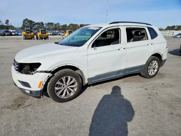 3VV3B7AX3JM028922 2018 VOLKSWAGEN TIGUAN - Image 1