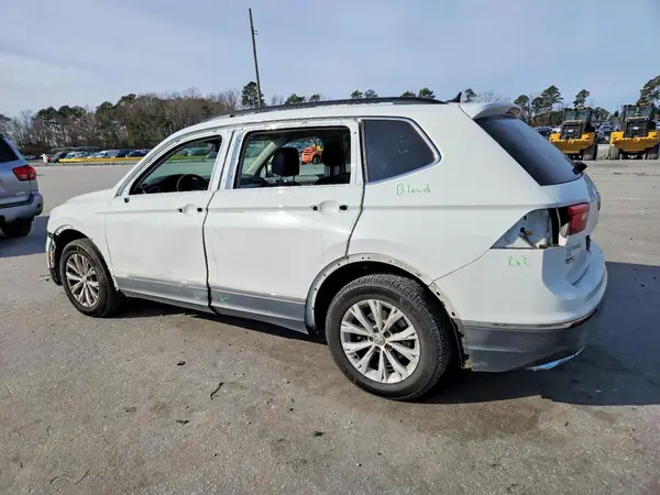 3VV3B7AX3JM028922 2018 VOLKSWAGEN TIGUAN - Image 2