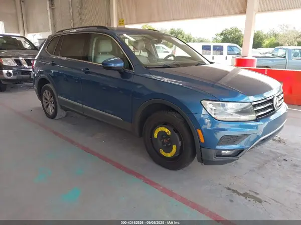 3VV3B7AX3JM033473 2018 VOLKSWAGEN TIGUAN - Image 1