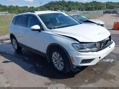 3VV3B7AX3JM040925 2018 VOLKSWAGEN TIGUAN