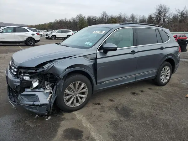 3VV3B7AX3JM060883 2018 VOLKSWAGEN TIGUAN - Image 1