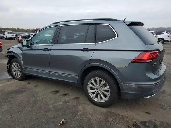 3VV3B7AX3JM060883 2018 VOLKSWAGEN TIGUAN - Image 2
