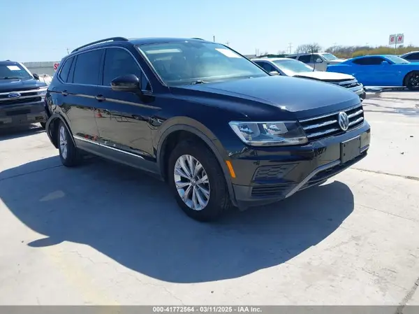 3VV3B7AX3JM064061 2018 VOLKSWAGEN TIGUAN - Image 1