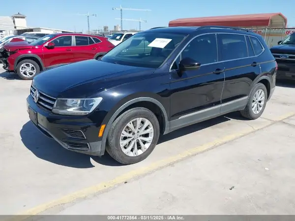 3VV3B7AX3JM064061 2018 VOLKSWAGEN TIGUAN - Image 2