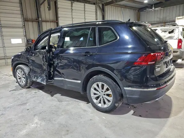 3VV3B7AX3JM065503 2018 VOLKSWAGEN TIGUAN - Image 2