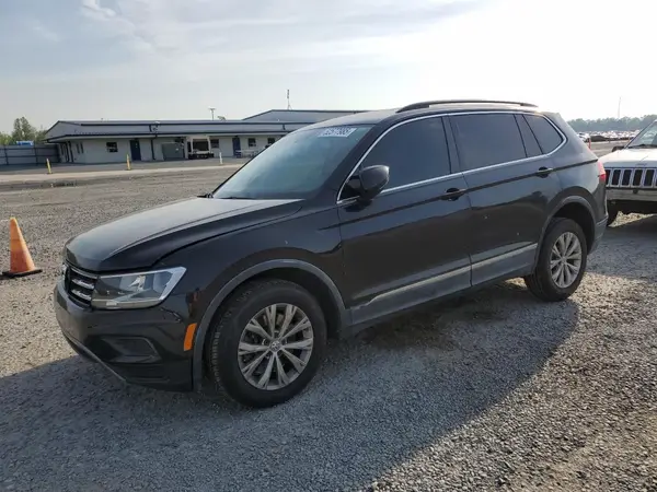 3VV3B7AX3JM071222 2018 VOLKSWAGEN TIGUAN - Image 1