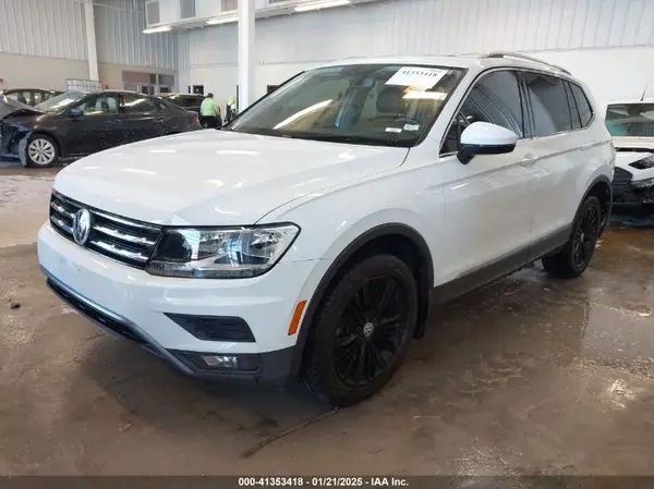 3VV3B7AX3JM090191 2018 VOLKSWAGEN TIGUAN - Image 2