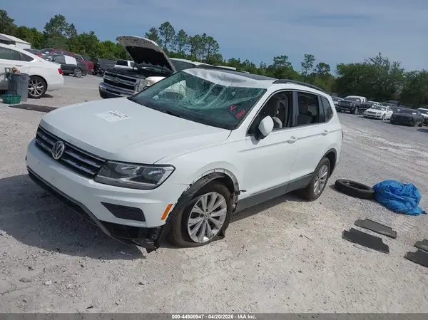 3VV3B7AX3JM161647 2018 VOLKSWAGEN TIGUAN - Image 2