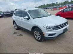 3VV3B7AX3JM180425 2018 VOLKSWAGEN TIGUAN