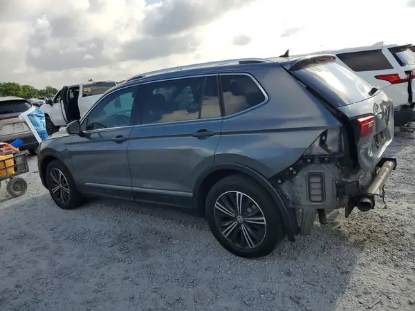 3VV3B7AX3JM185477 2018 VOLKSWAGEN TIGUAN - Image 2