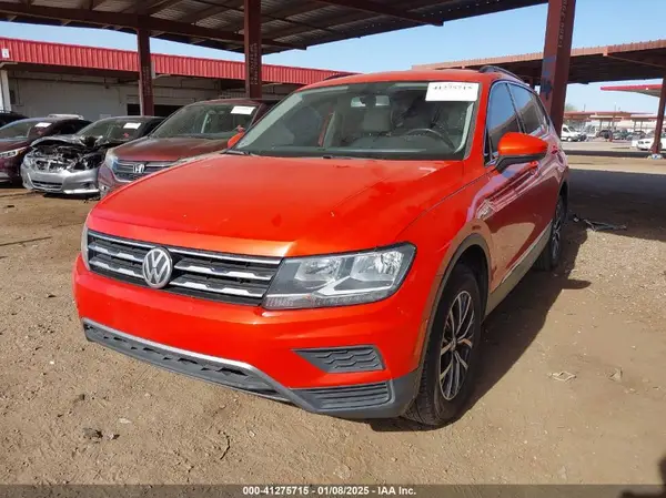 3VV3B7AX3JM190422 2018 VOLKSWAGEN TIGUAN - Image 2