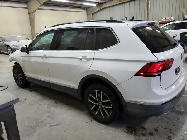3VV3B7AX3JM207672 2018 VOLKSWAGEN TIGUAN - Image 2
