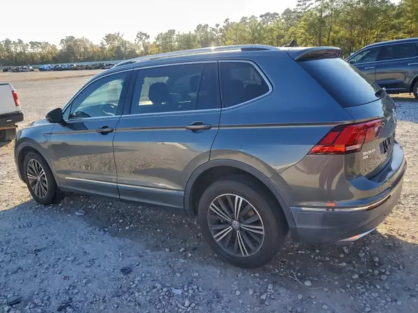 3VV3B7AX3JM210880 2018 VOLKSWAGEN TIGUAN - Image 2
